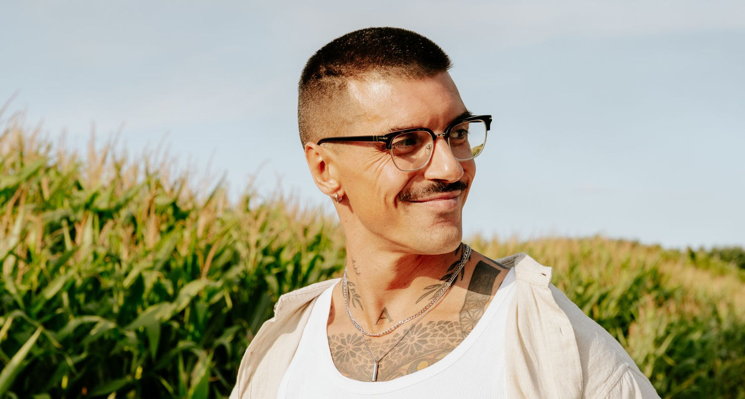 hombre de 30 años sin brillos en el rostro